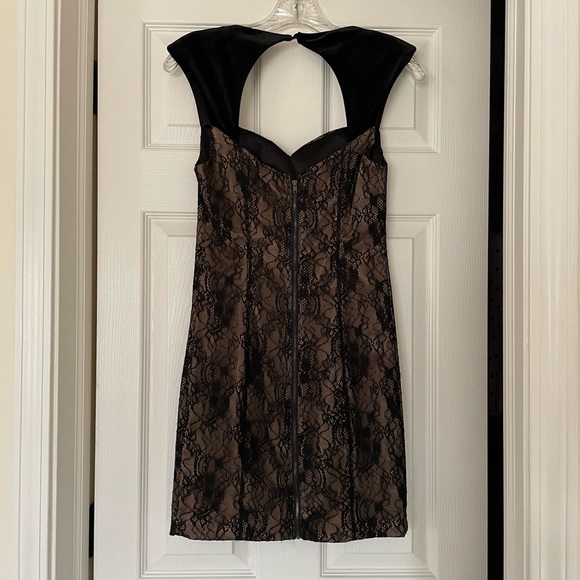 Guess Claudia Lace Dress - Picture 3 of 5